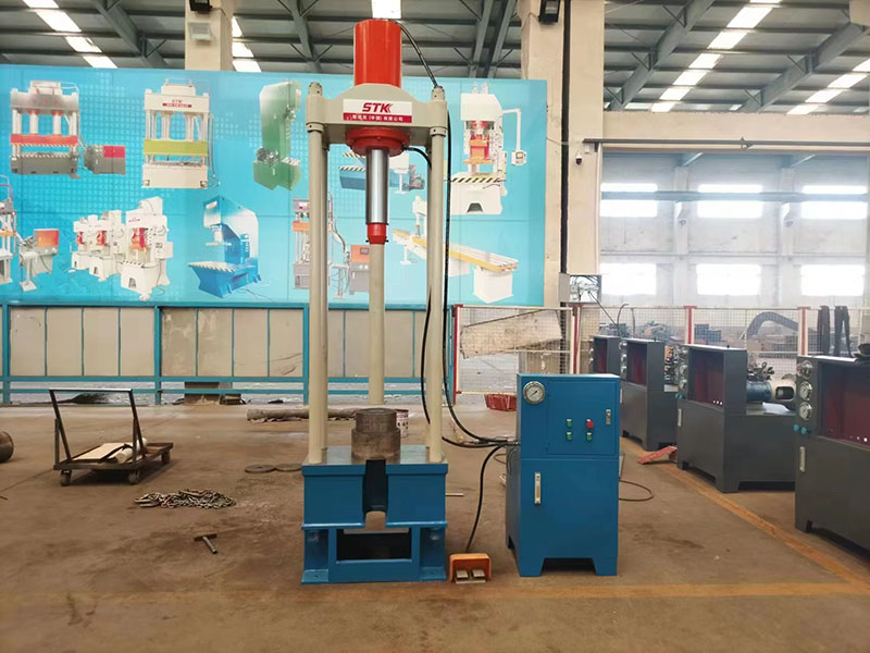 150T四柱二梁液压机